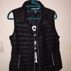 **SALE MAKE AN OFFER Tommy Hilfiger Sport Vest
